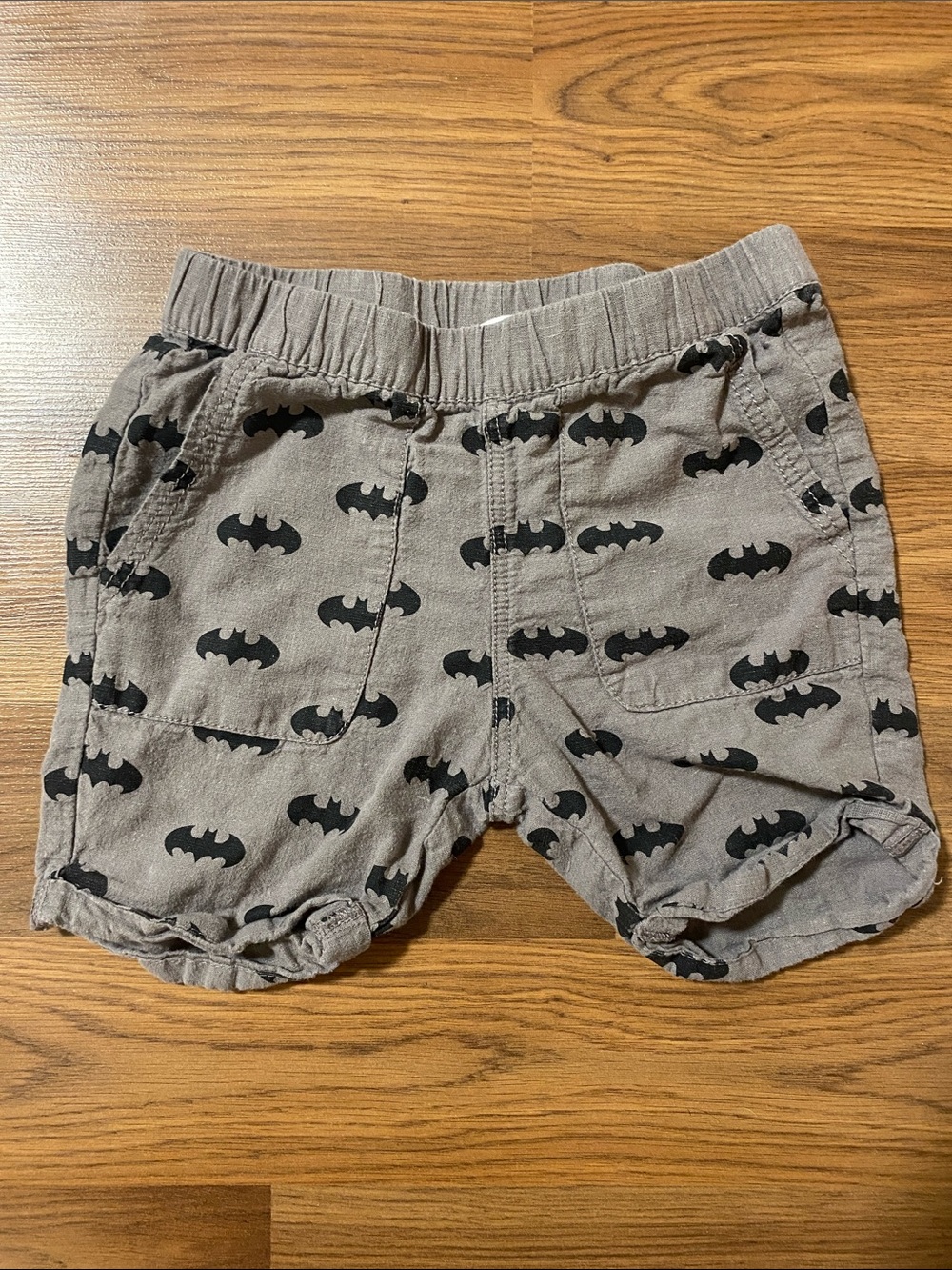 ✨8/$10. H&M.  Batman Elastic Waist Toddler Shorts. 2-4